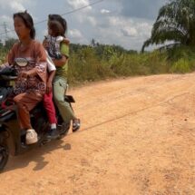 Ironis! Masih Tanah dan Berlumpur, Posisi Dekat Komplek Kantor Walikota Pekanbaru Tak Menjamin Jalan Mulus