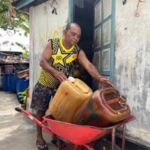 Gerobak Sorong CSR BRK Syariah, Penggerak Rezeki Rintus dan Kemudahan BBM bagi Warga Desa Mengkait